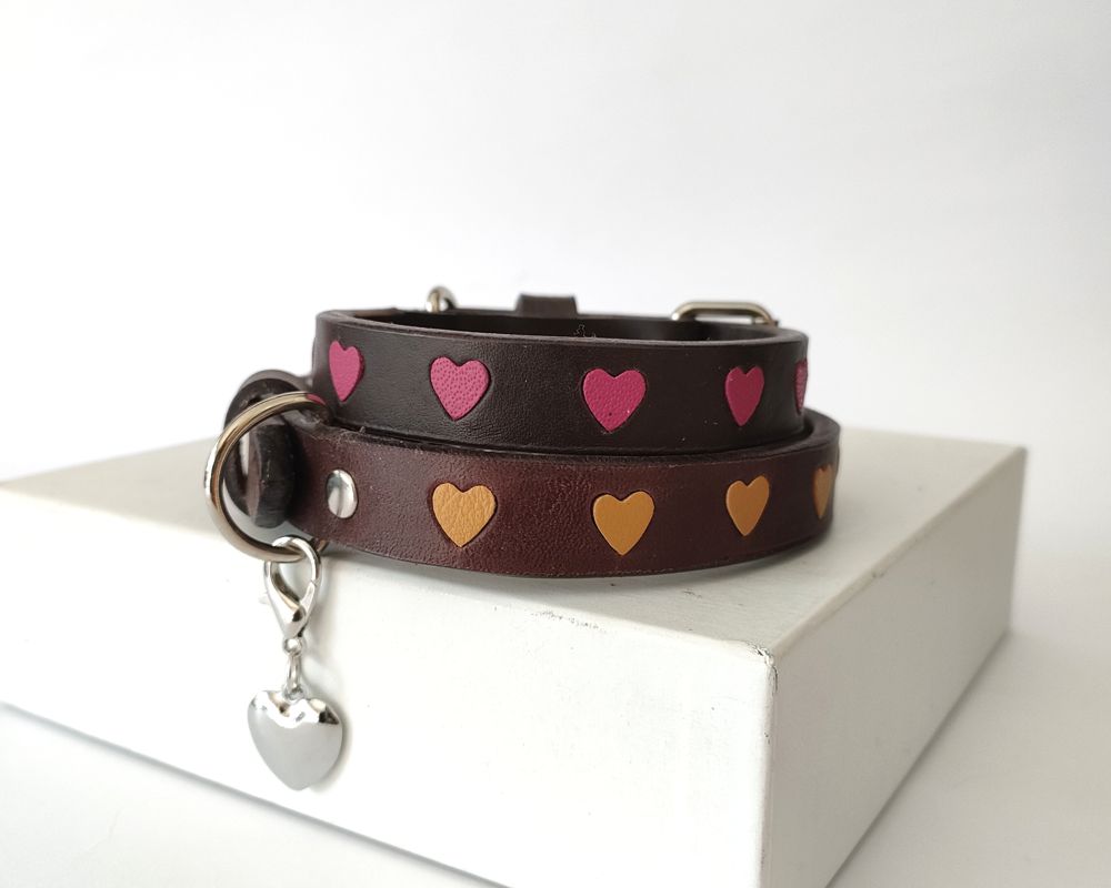 Puppy collar with hearts